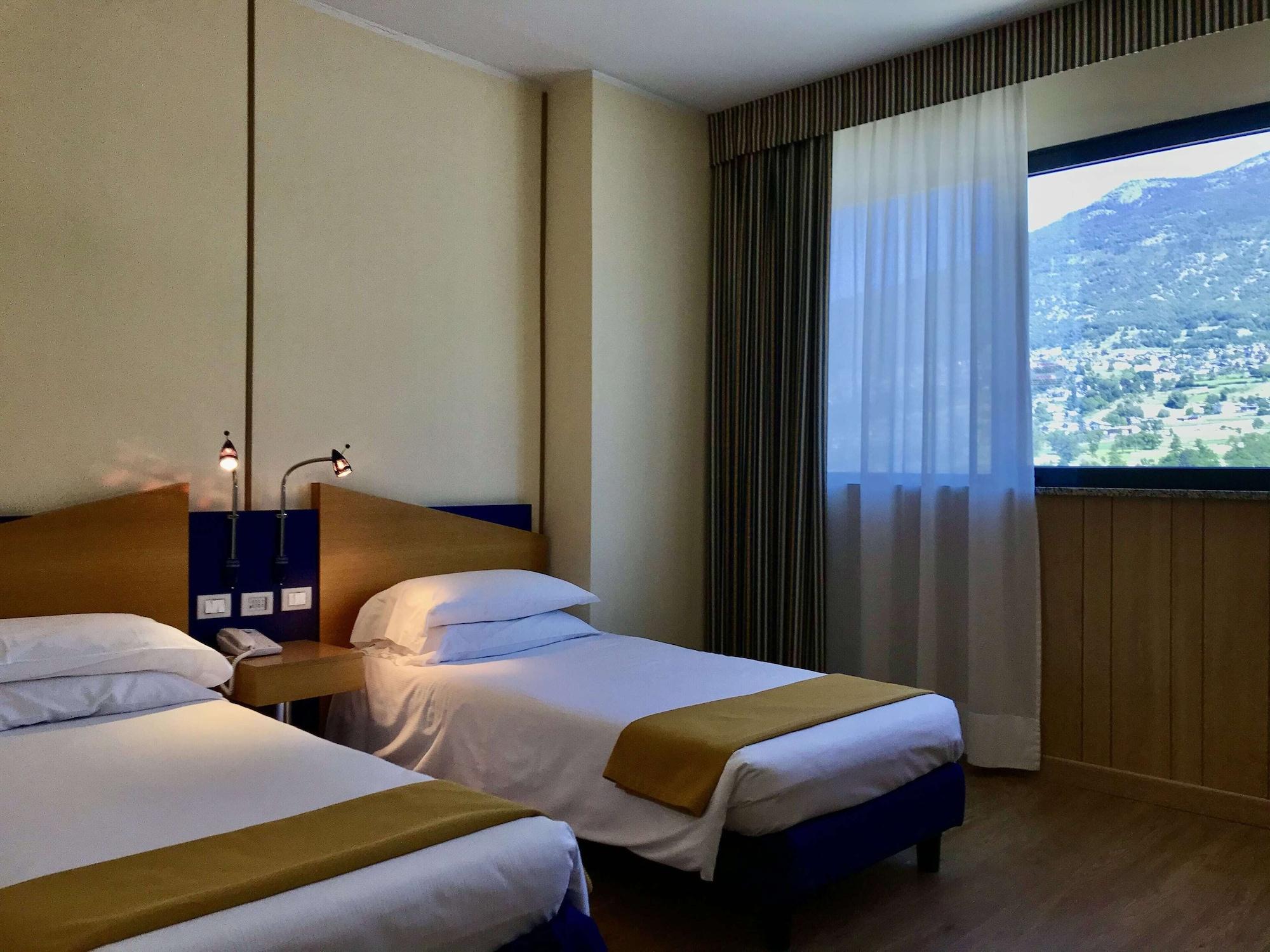 Hotel Express Aosta East Pollein Esterno foto