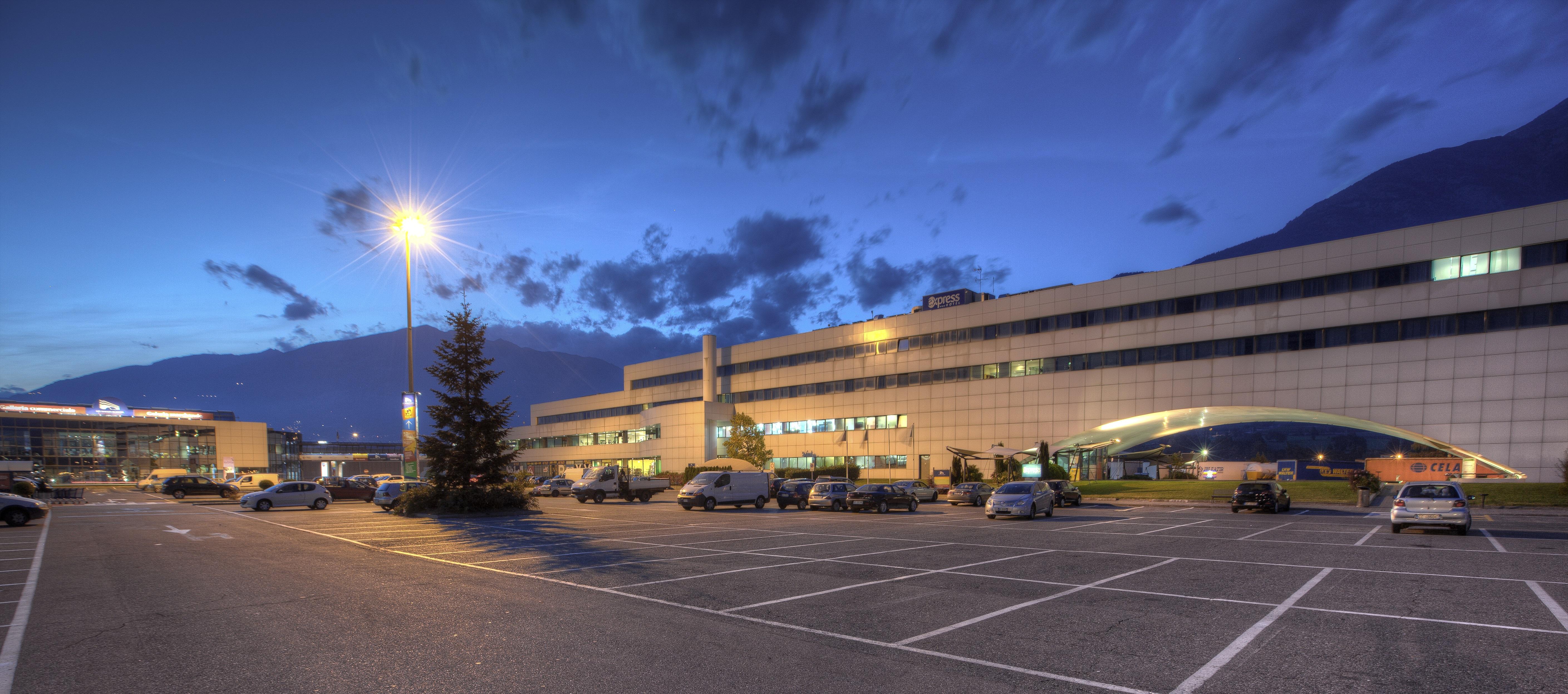 Hotel Express Aosta East Pollein Esterno foto