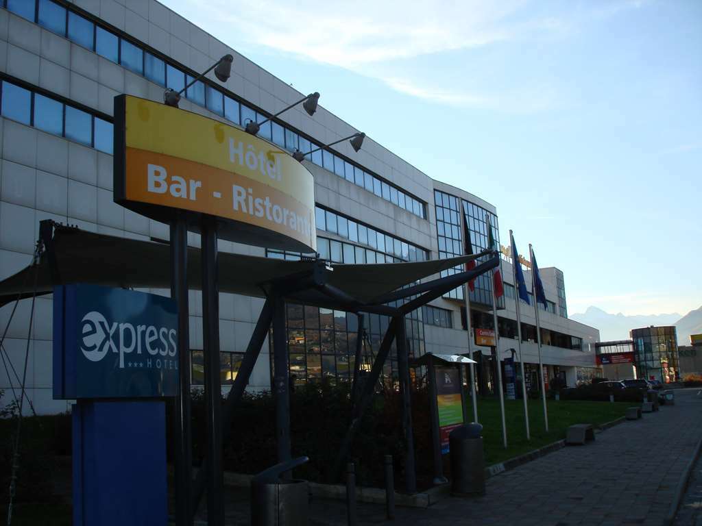 Hotel Express Aosta East Pollein Esterno foto